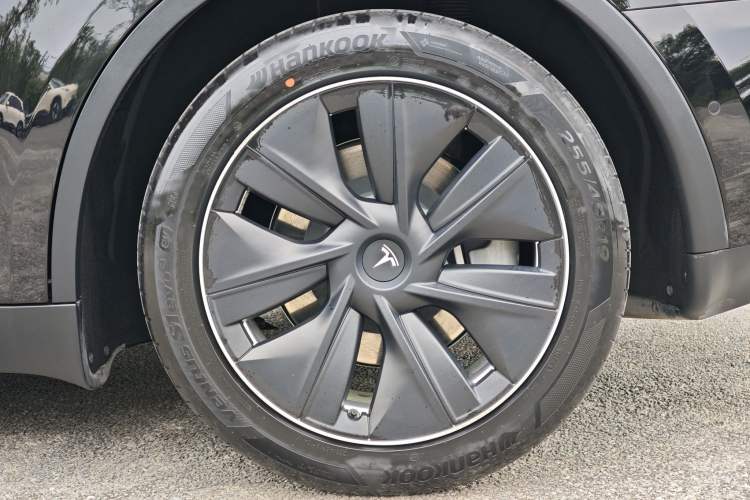 Used Tesla Model Y 2021 Long-Range All-Wheel-Drive Version 3D7 Exterior 9