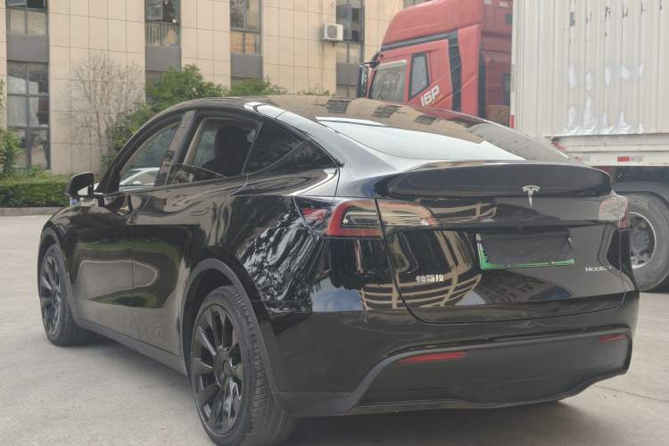 Used Tesla Model Y 2021 Standard Range Rear-Wheel Drive Version Exterior 9