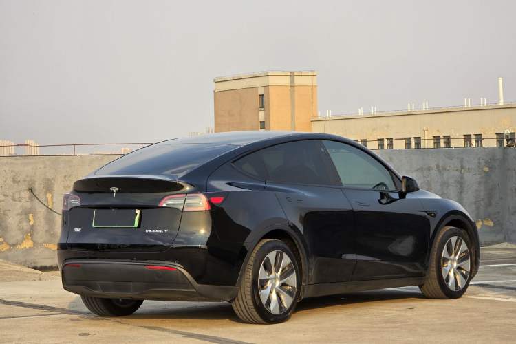 Used Tesla Model Y 2021 Long-Range All-Wheel-Drive Version 3D7 Exterior 9