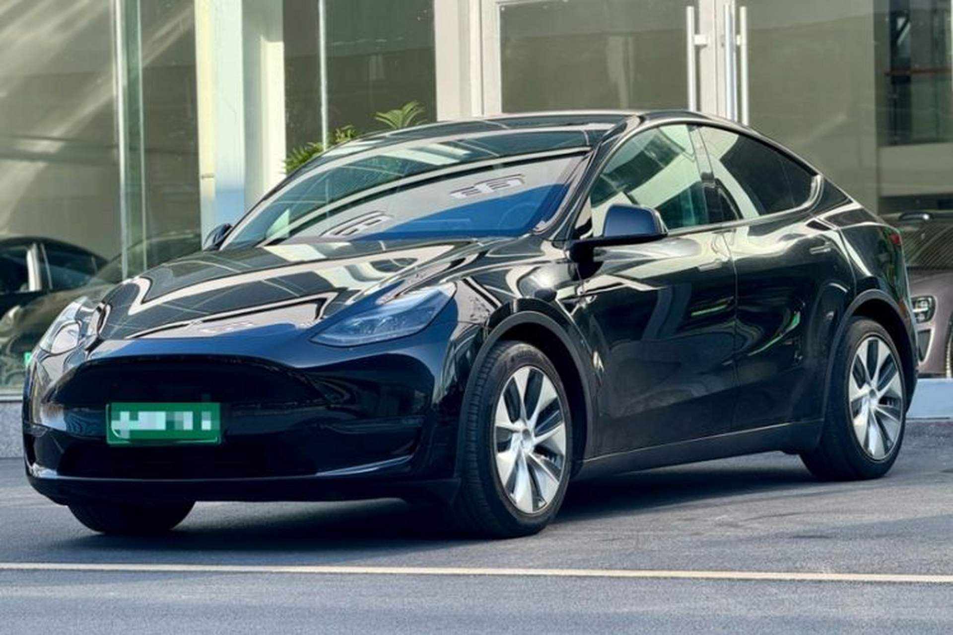Used Tesla Model Y 2021 Long-Range All-Wheel-Drive Version Exterior 9