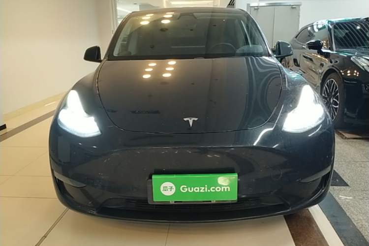 Used Tesla Model Y 2021 Long-Range All-Wheel-Drive Version Front