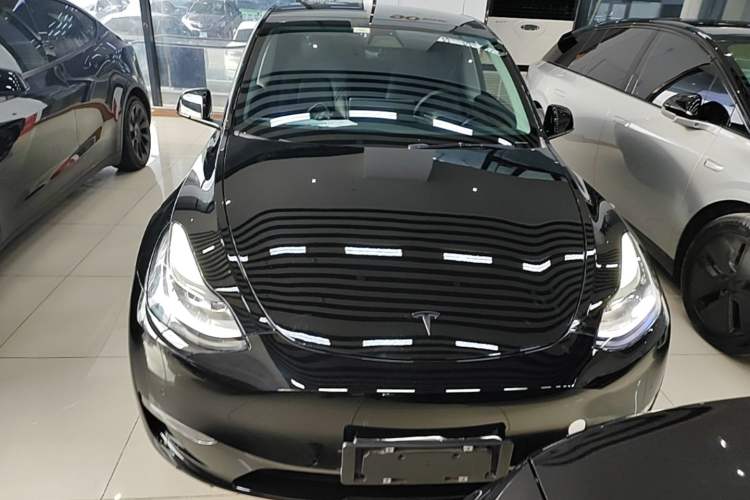 Used Tesla Model Y 2021 Long-Range All-Wheel-Drive Version 3D7 Front