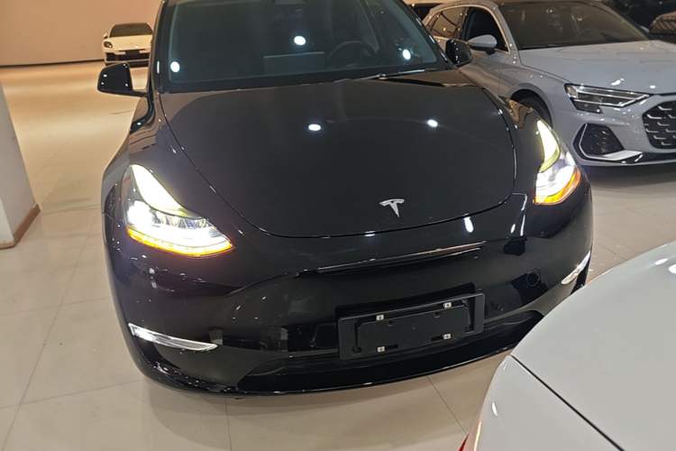 Used Tesla Model Y 2021 Long-Range All-Wheel-Drive Version 3D7 Front