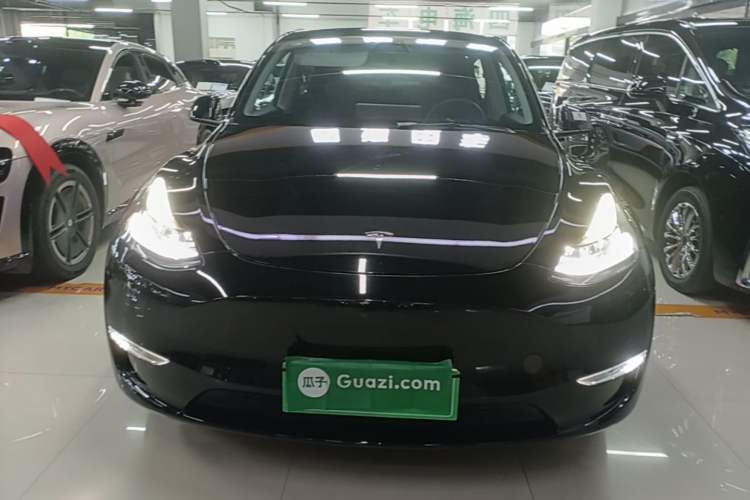 Used Tesla Model Y 2021 Long-Range All-Wheel-Drive Version Front