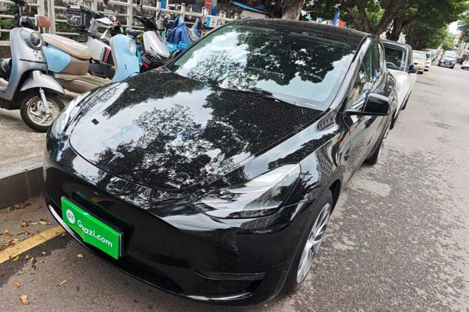 Used Tesla Model Y 2021 Long-Range All-Wheel-Drive Version 3D7 Front Left 45 Deg