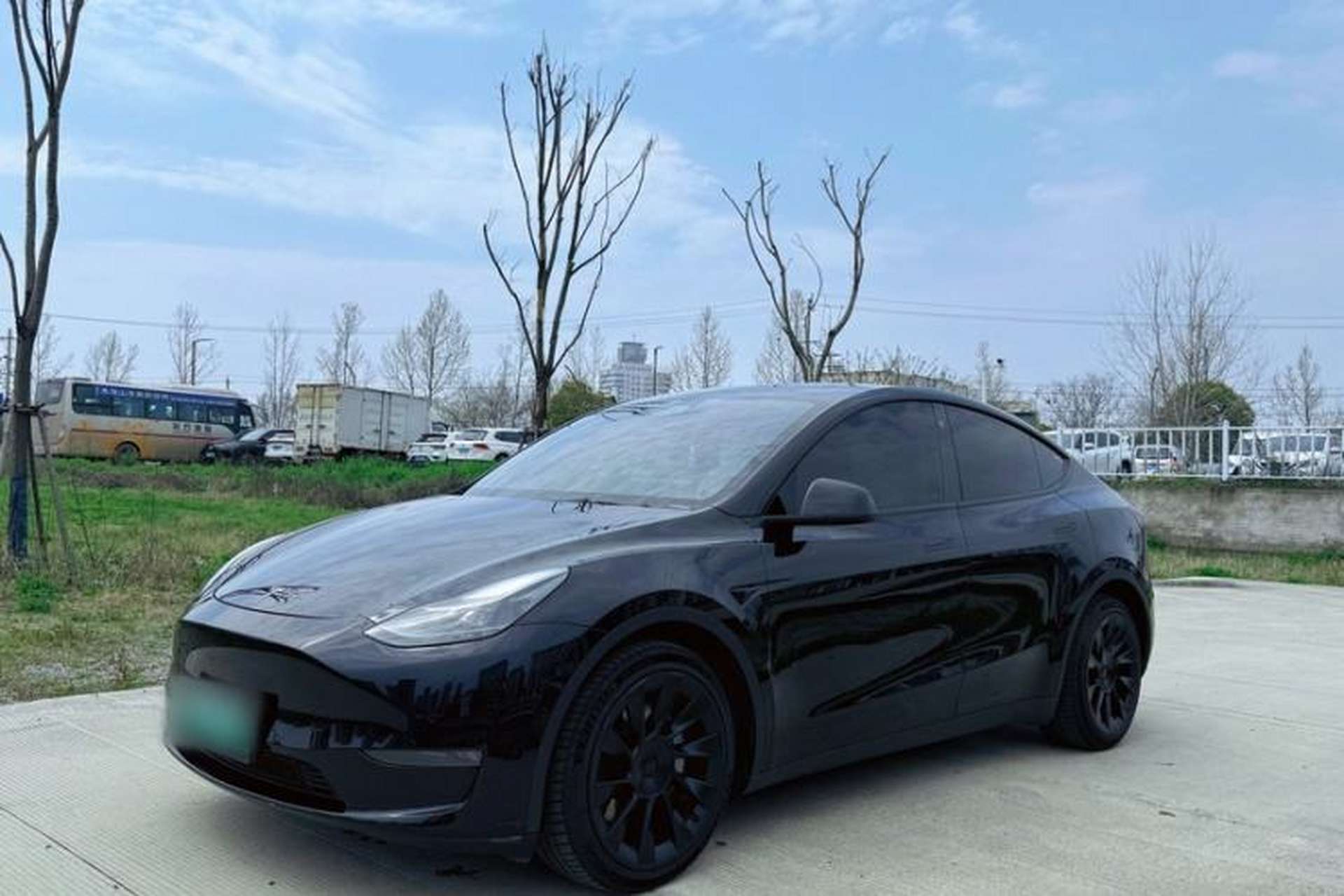 Used Tesla Model Y 2021 Long-Range All-Wheel-Drive Version 3D7 Front Left 45 Deg