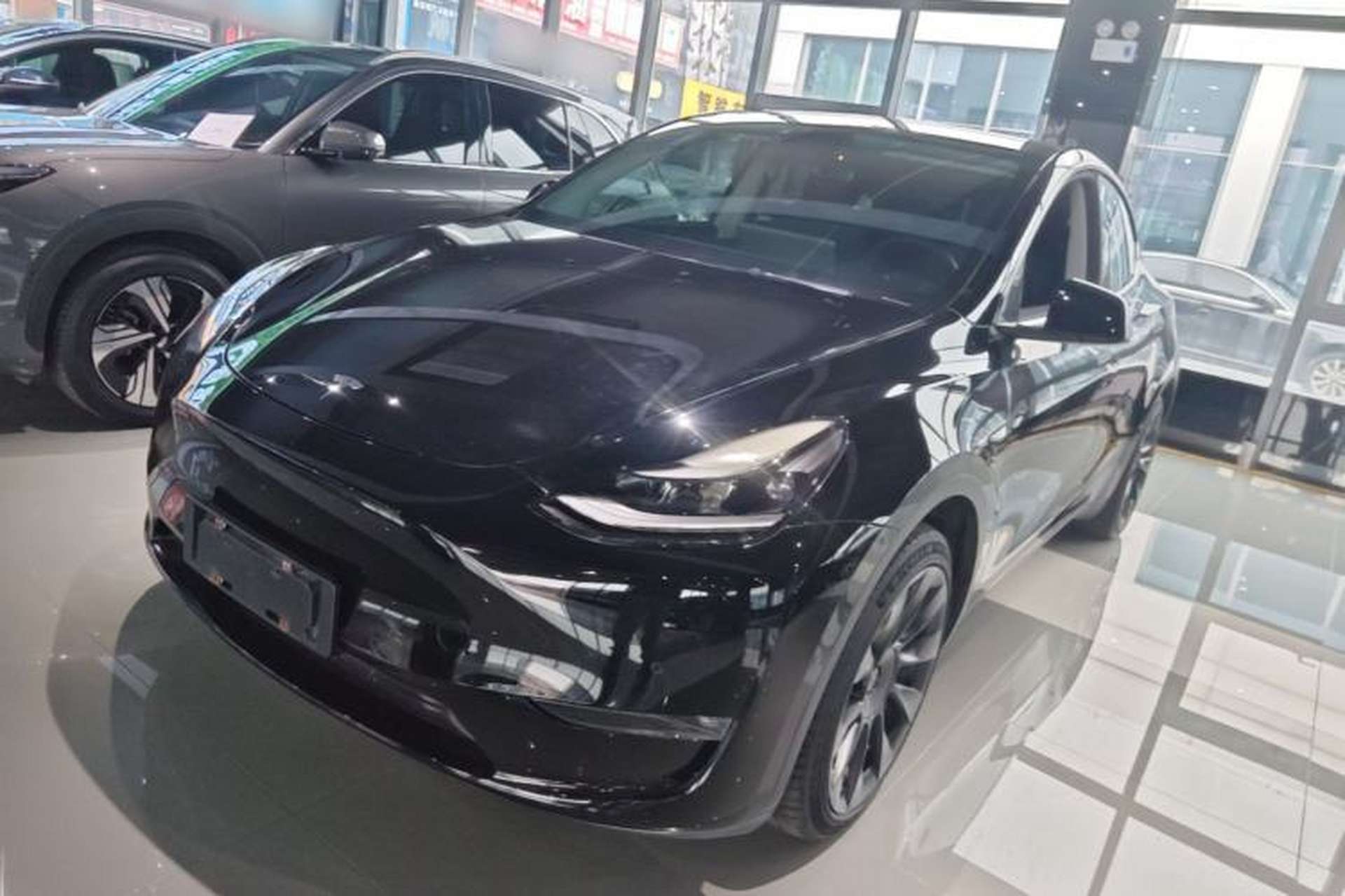 Used Tesla Model Y 2021 Long-Range All-Wheel-Drive Version Front Left 45 Deg