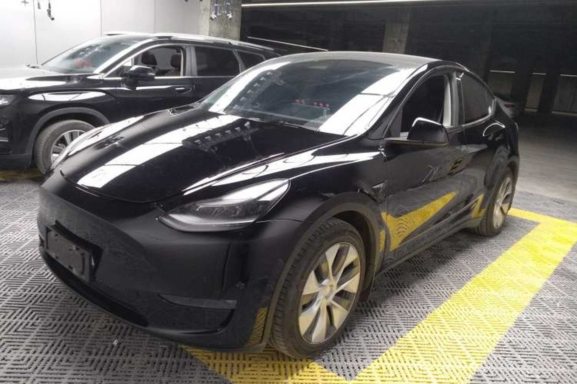 Used Tesla Model Y 2021 Standard Range Rear-Wheel Drive Version Front Left 45 Deg