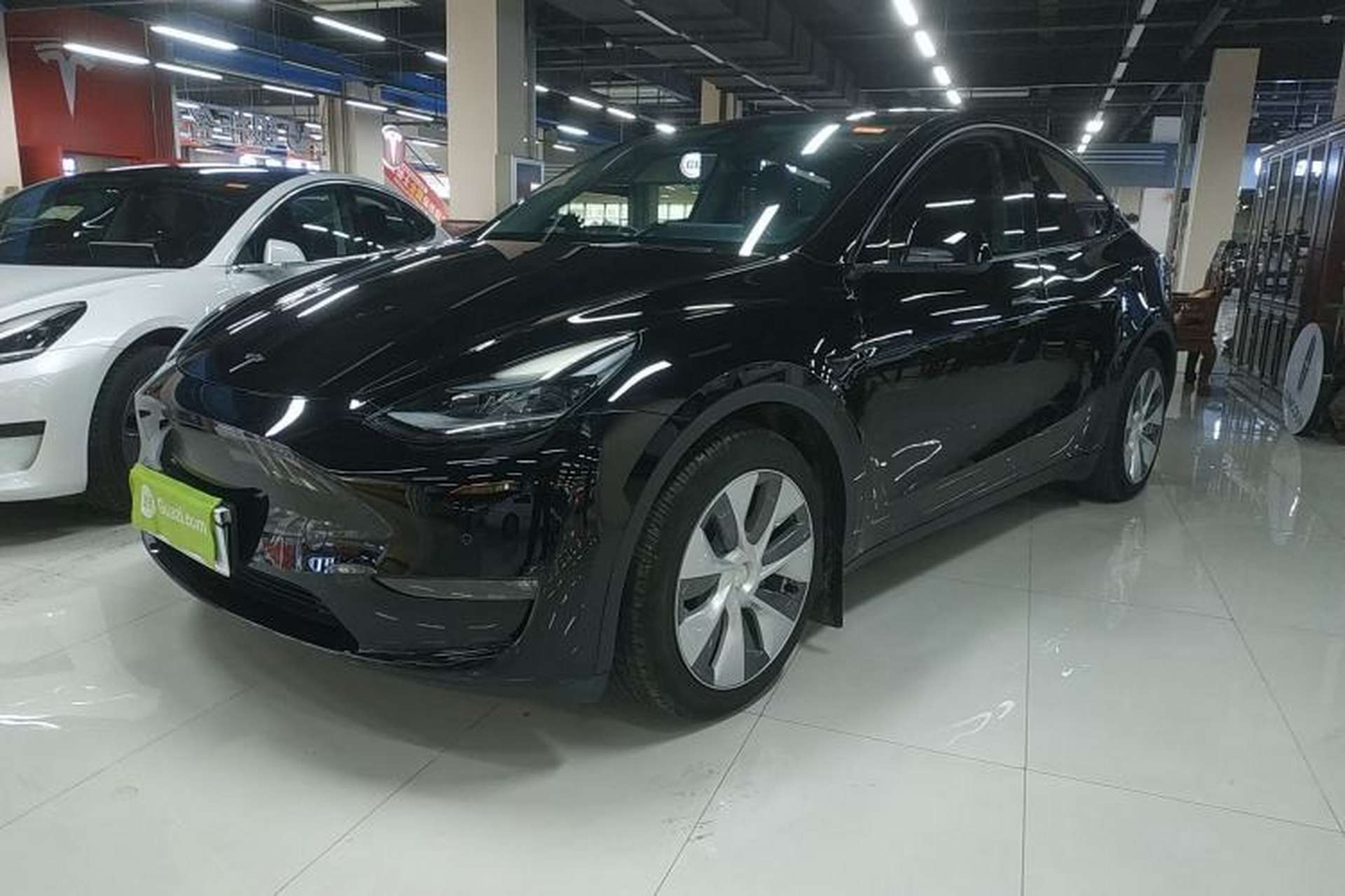 Used Tesla Model Y 2021 Standard Range Rear-Wheel Drive Version Front Left 45 Deg