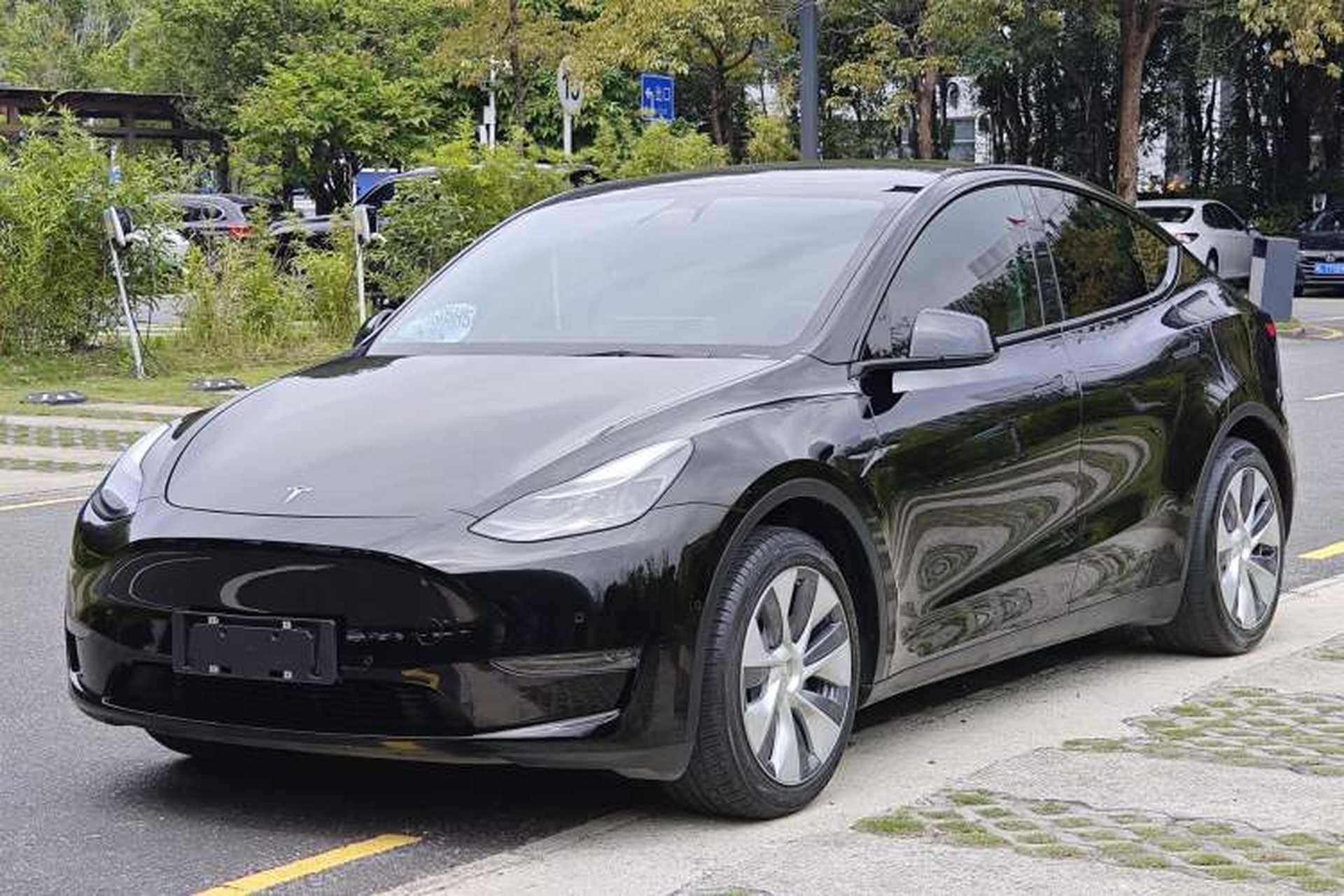 Used Tesla Model Y 2021 Standard Range Rear-Wheel Drive Version Front Left 45 Deg