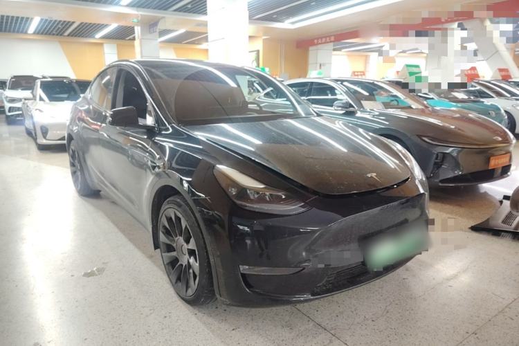 Used Tesla Model Y 2021 Long-Range All-Wheel-Drive Version Front Right 45 Deg