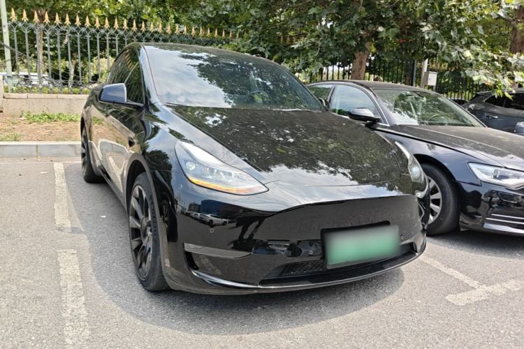 Used Tesla Model Y 2021 Long-Range All-Wheel-Drive Version Front Right 45 Deg