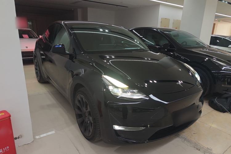 Used Tesla Model Y 2021 Standard Range Rear-Wheel Drive Version Front Right 45 Deg