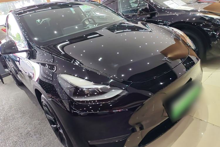 Used Tesla Model Y 2021 Standard Range Rear-Wheel Drive Version Front Right 45 Deg