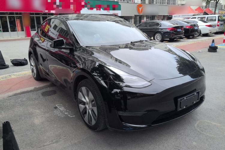 Used Tesla Model Y 2021 Standard Range Rear-Wheel Drive Version Front Right 45 Deg