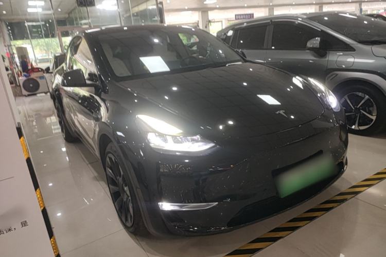 Used Tesla Model Y 2021 Standard Range Rear-Wheel Drive Version Front Right 45 Deg