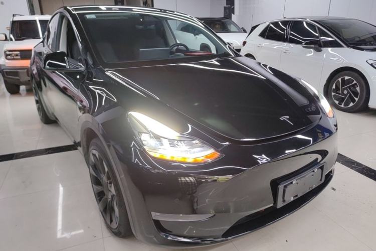 Used Tesla Model Y 2021 Standard Range Rear-Wheel Drive Version Front Right 45 Deg