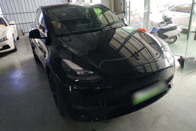 Used Tesla Model Y 2021 Standard Range Rear-Wheel Drive Version Front Right 45 Deg