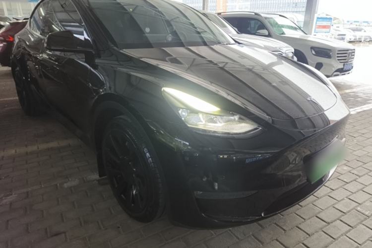 Used Tesla Model Y 2021 Standard Range Rear-Wheel Drive Version Front Right 45 Deg