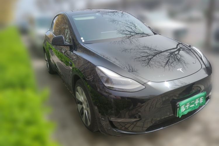 Used Tesla Model Y 2021 Long-Range All-Wheel-Drive Version 3D7 Front Right 45 Deg