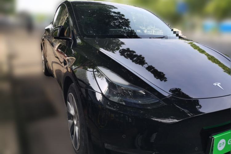 Used Tesla Model Y 2021 Standard Range Rear-Wheel Drive Version Front Right 45 Deg