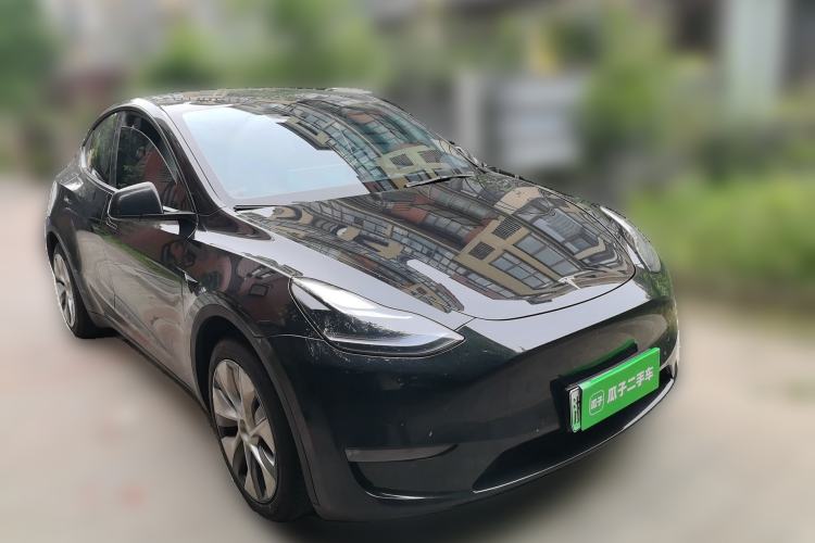 Used Tesla Model Y 2021 Standard Range Rear-Wheel Drive Version Front Right 45 Deg