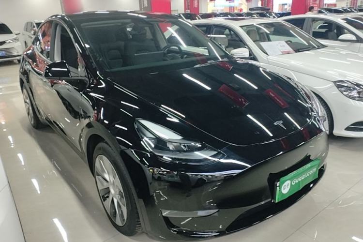 Used Tesla Model Y 2021 Long-Range All-Wheel-Drive Version Front Right 45 Deg