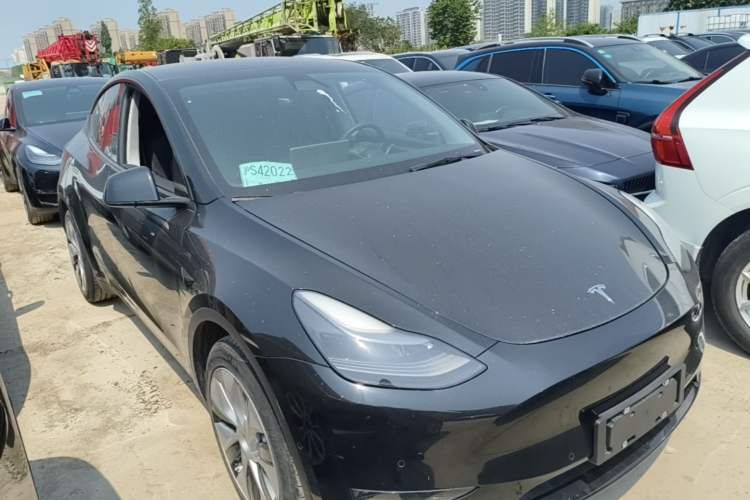 Used Tesla Model Y 2021 Standard Range Rear-Wheel Drive Version Front Right 45 Deg