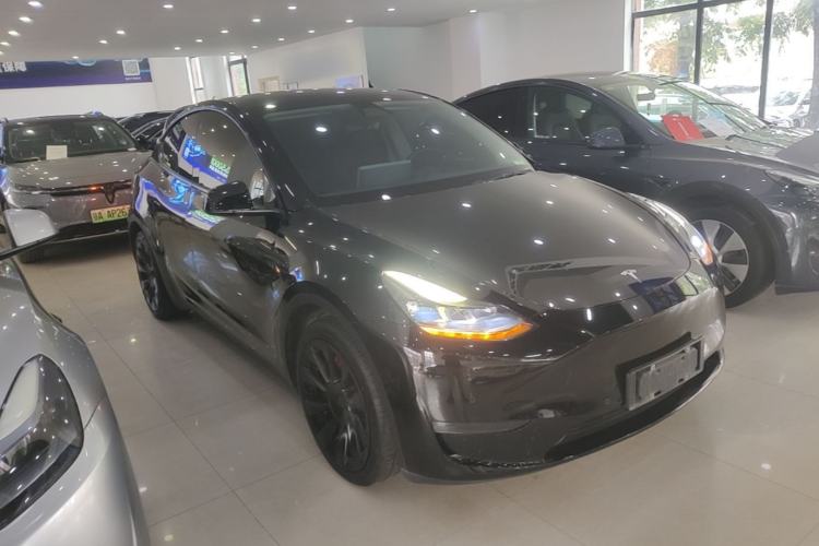 Used Tesla Model Y 2021 Standard Range Rear-Wheel Drive Version Front Right 45 Deg