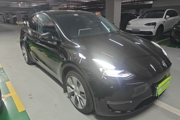 Used Tesla Model Y 2021 Long-Range All-Wheel-Drive Version Front Right 45 Deg