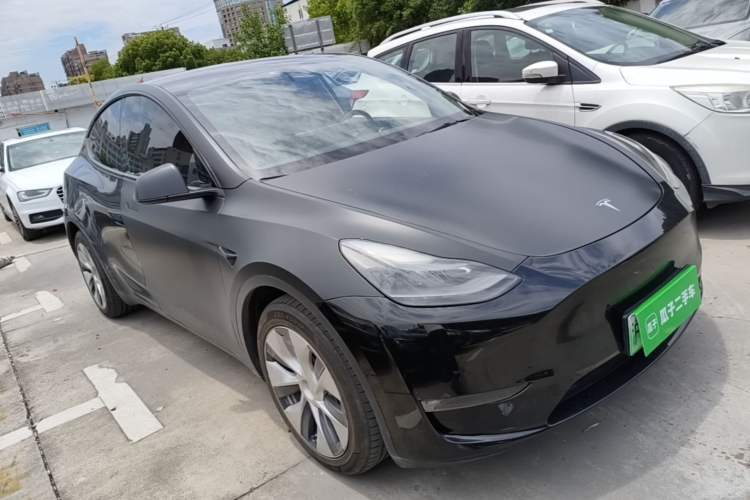 Used Tesla Model Y 2021 Long-Range All-Wheel-Drive Version Front Right 45 Deg