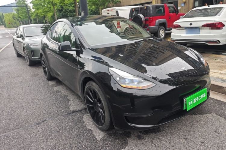 Used Tesla Model Y 2021 Standard Range Rear-Wheel Drive Version Front Right 45 Deg