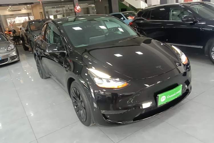 Used Tesla Model Y 2021 Standard Range Rear-Wheel Drive Version Front Right 45 Deg
