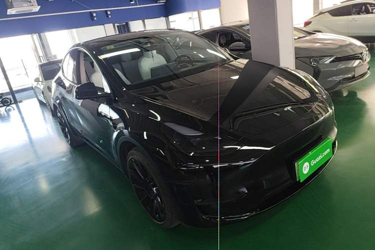 Used Tesla Model Y 2021 Long-Range All-Wheel-Drive Version 3D7 Front Right 45 Deg