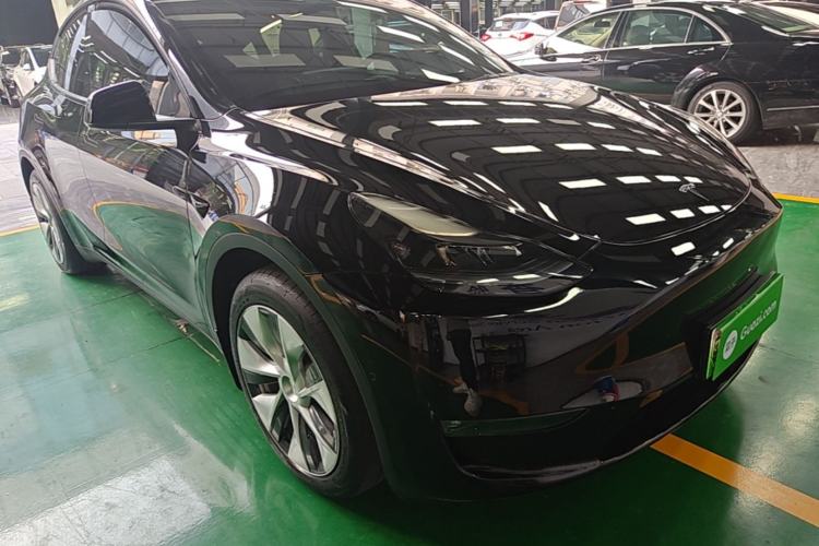Used Tesla Model Y 2021 Standard Range Rear-Wheel Drive Version Front Right 45 Deg