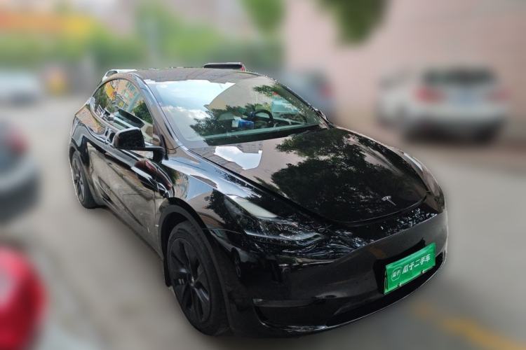 Used Tesla Model Y 2021 Standard Range Rear-Wheel Drive Version Front Right 45 Deg