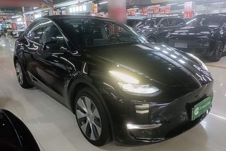 Used Tesla Model Y 2021 Standard Range Rear-Wheel Drive Version Front Right 45 Deg