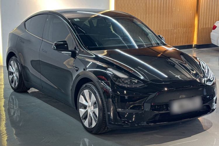Used Tesla Model Y 2021 Long-Range All-Wheel-Drive Version Front Right 45 Deg