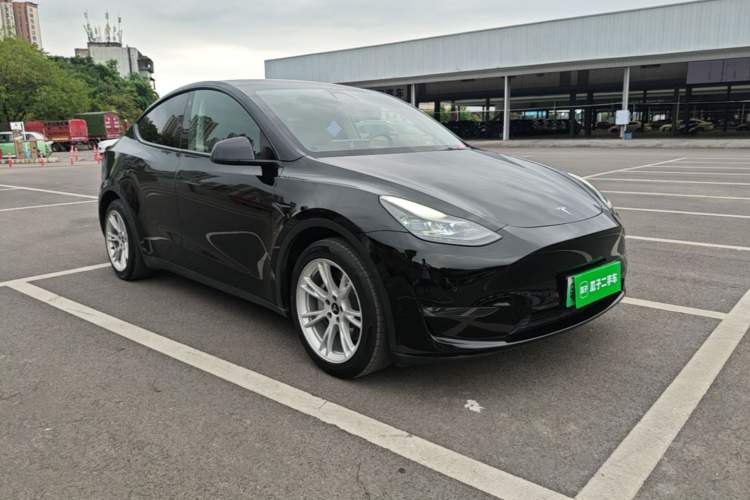 Used Tesla Model Y 2021 Standard Range Rear-Wheel Drive Version Front Right 45 Deg