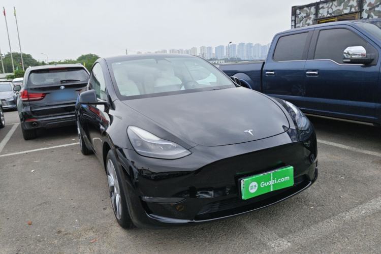 Used Tesla Model Y 2021 Standard Range Rear-Wheel Drive Version Front Right 45 Deg