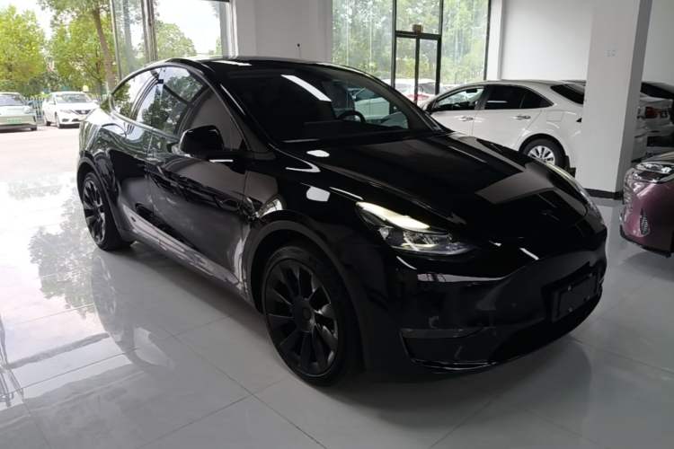 Used Tesla Model Y 2021 Standard Range Rear-Wheel Drive Version Front Right 45 Deg