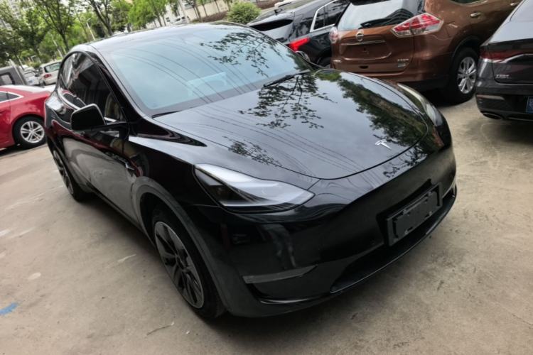 Used Tesla Model Y 2021 Standard Range Rear-Wheel Drive Version Front Right 45 Deg