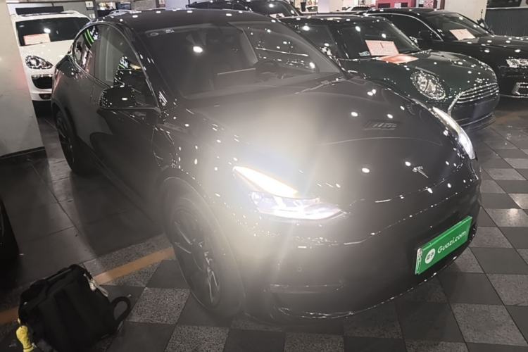 Used Tesla Model Y 2021 Standard Range Rear-Wheel Drive Version Front Right 45 Deg