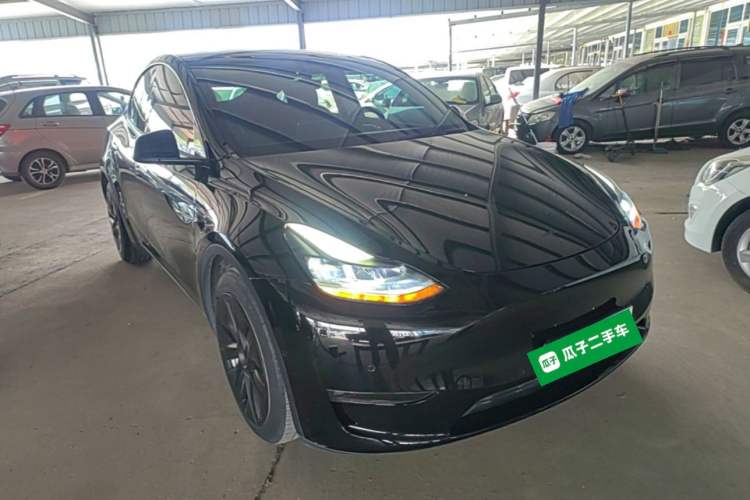 Used Tesla Model Y 2021 Standard Range Rear-Wheel Drive Version Front Right 45 Deg