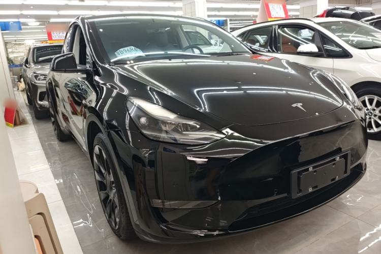Used Tesla Model Y 2021 Standard Range Rear-Wheel Drive Version Front Right 45 Deg