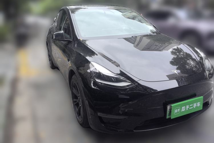 Used Tesla Model Y 2021 Long-Range All-Wheel-Drive Version Front Right 45 Deg