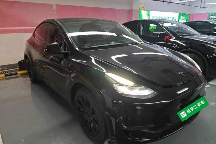 Used Tesla Model Y 2021 Standard Range Rear-Wheel Drive Version Front Right 45 Deg