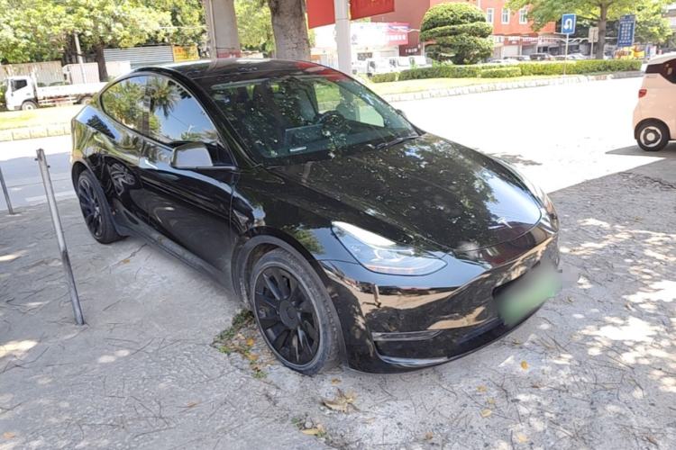 Used Tesla Model Y 2021 Standard Range Rear-Wheel Drive Version Front Right 45 Deg