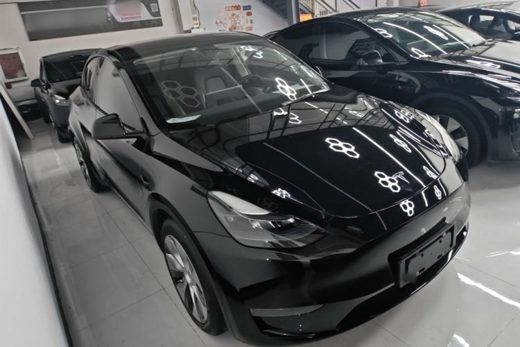 Used Tesla Model Y 2021 Long-Range All-Wheel-Drive Version Front Right 45 Deg