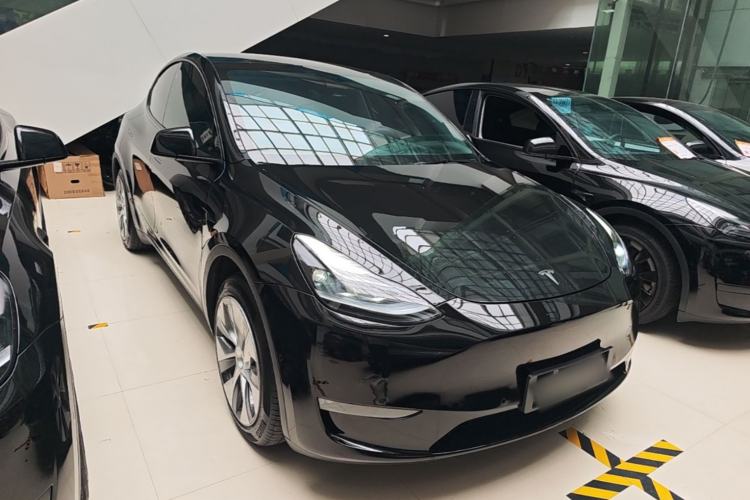 Used Tesla Model Y 2021 Standard Range Rear-Wheel Drive Version Front Right 45 Deg